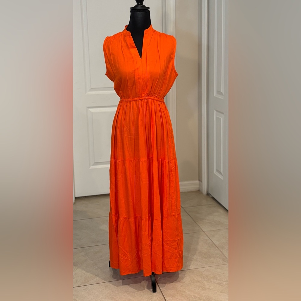 Cassee’s Sleeveless Orange Dress